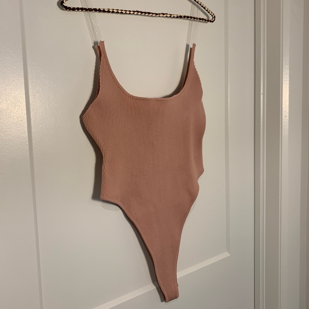 Missguided Mauve Ribbed Scoop Neck Bodysuit